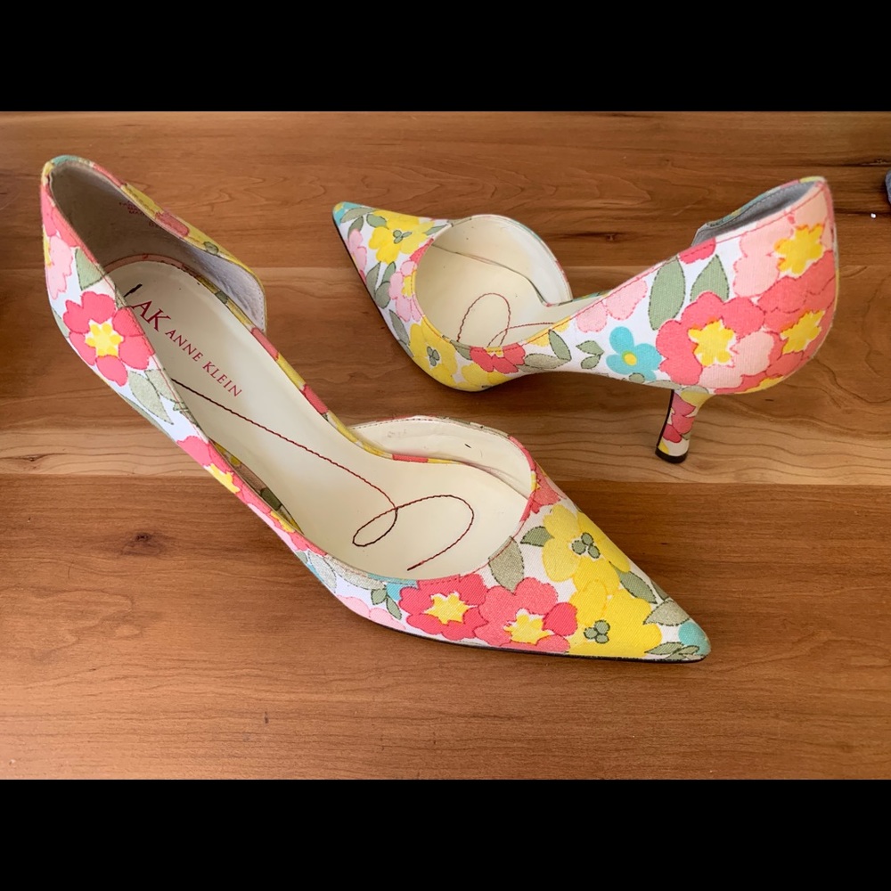 Anne Klein Christa Floral Pump
